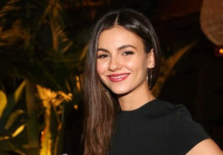 Discover The Alluring World Of Brunette Actresses In Their 20s