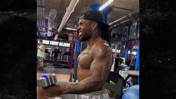 Derrick Henry's Impressive Muscles: A Fitness Inspiration