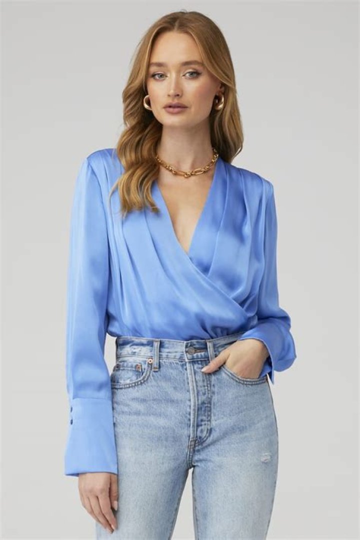 Find The Perfect Favorite Daughter Date Blouse: A Guide For Every Mom