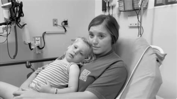 Joy-Anna Duggar Slammed for Posting "Disgusting," "Dangerous" Photo of Daughter ·