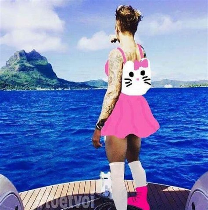Justin Bieber Butt Photo Inspires LOL-Worthy Memes ·