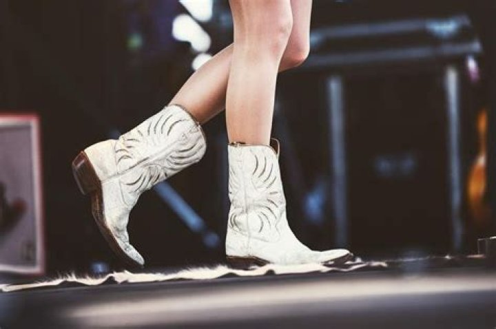 The Iconic Kacey Musgraves White Boots: A Symbol Of Western Style And Women's Empowerment