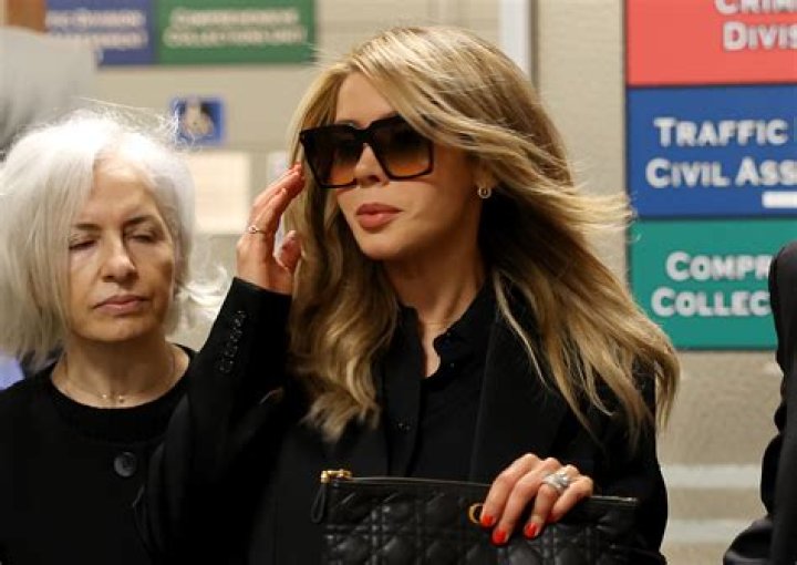 Unveiling The Life And Work Of Khazar Momeni