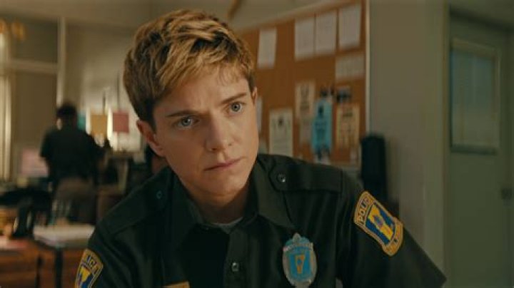 Mae Martin - ZinBlog