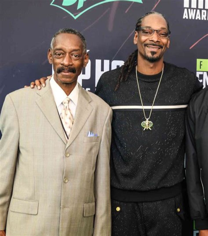 Meet Snoop Dogg Father Vernell Varnado ·