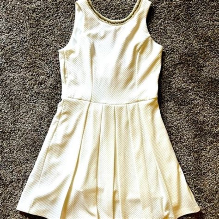 The Ultimate Guide To Moon River White Dresses: Style And Inspiration