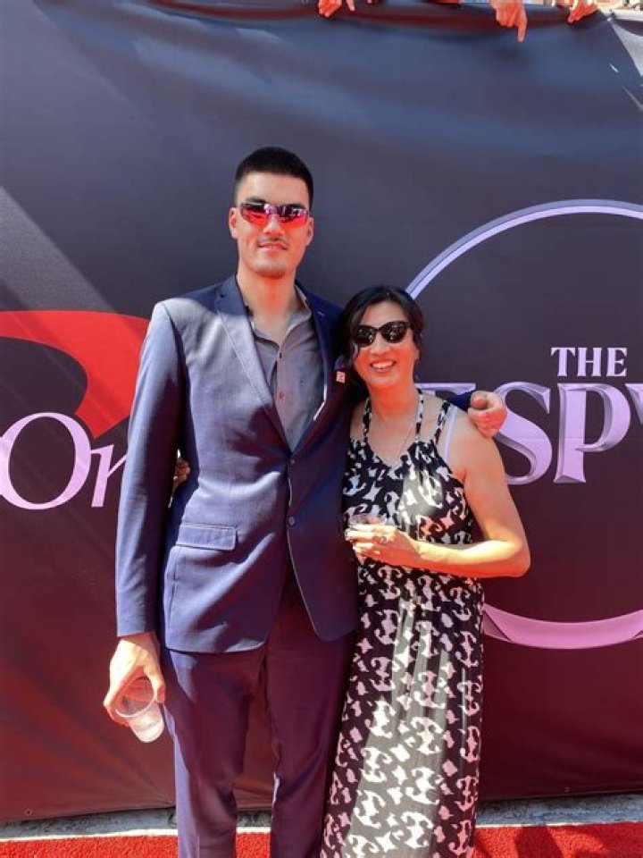 Unveiling The Influence: Parents Of Zach Edey