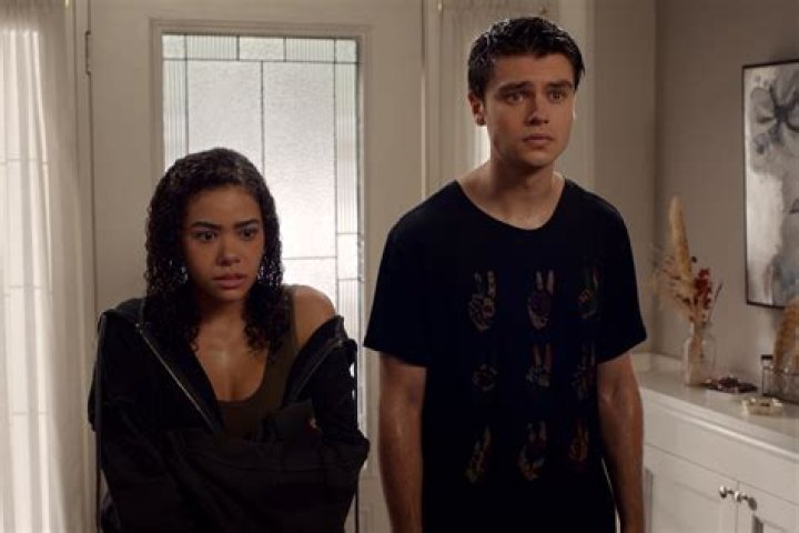 Sara Waisglass And Her Sister Carly Waisglass Has Their Parents To Guide Lifepath In Every Step ·