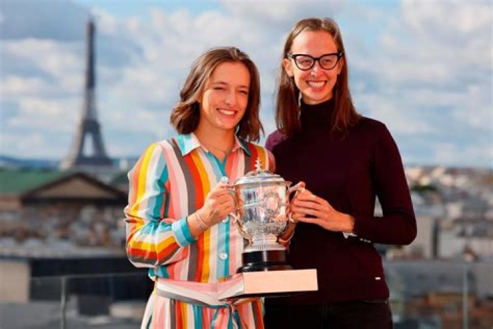 Unlock The Secrets Of Swiatek's Private World: Discover The Enigmatic Sister