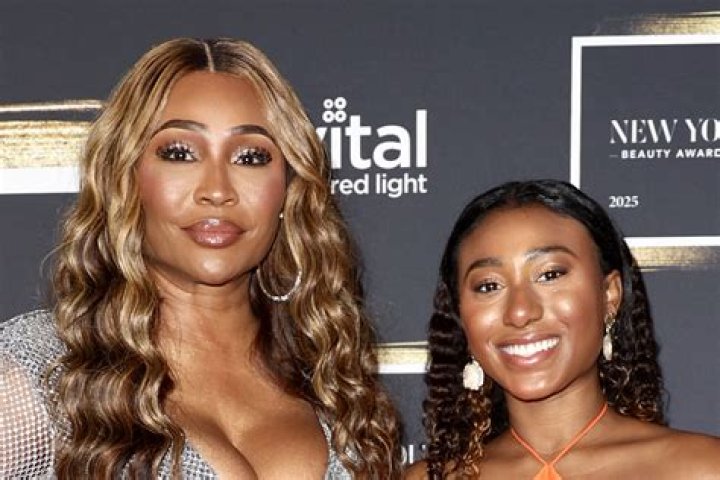 What is Cynthia Bailey's daughter Noelle Robinson's relationship status? ·