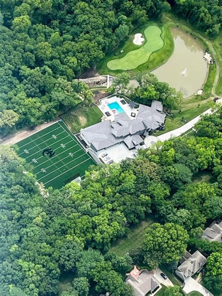 Where does Patrick Mahomes live?
