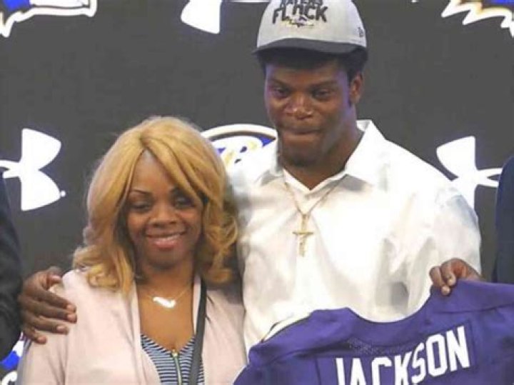 Who are Lamar Jacksons parents Felicia Jones and Lamar Jackson Sr.? ·