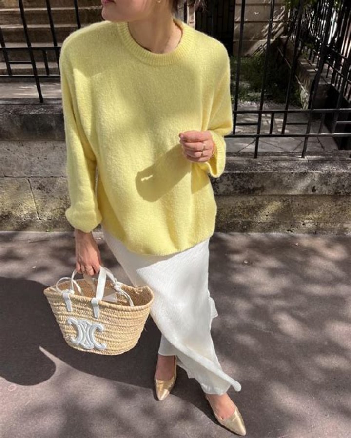 Stand Out With Style: The Ultimate Guide To Yellow Jumper Outfits