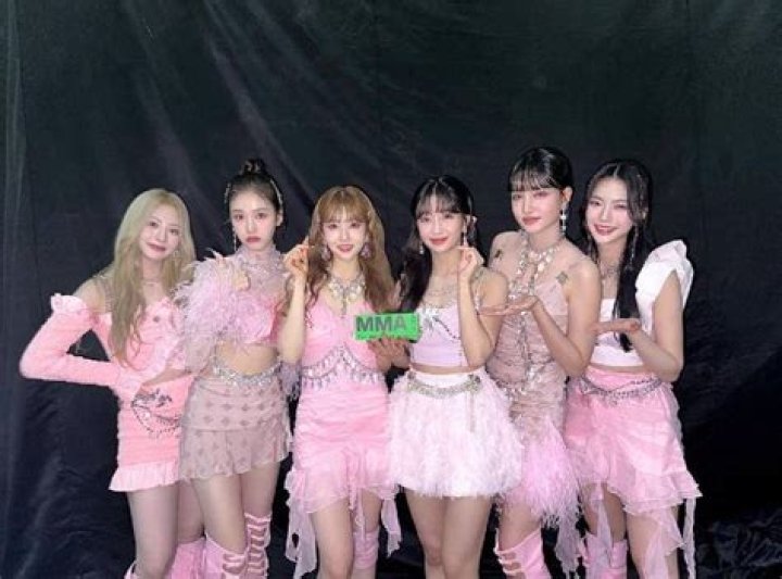 Yoon (STAYC) Height, Weight, Age, Family, Biography, Facts